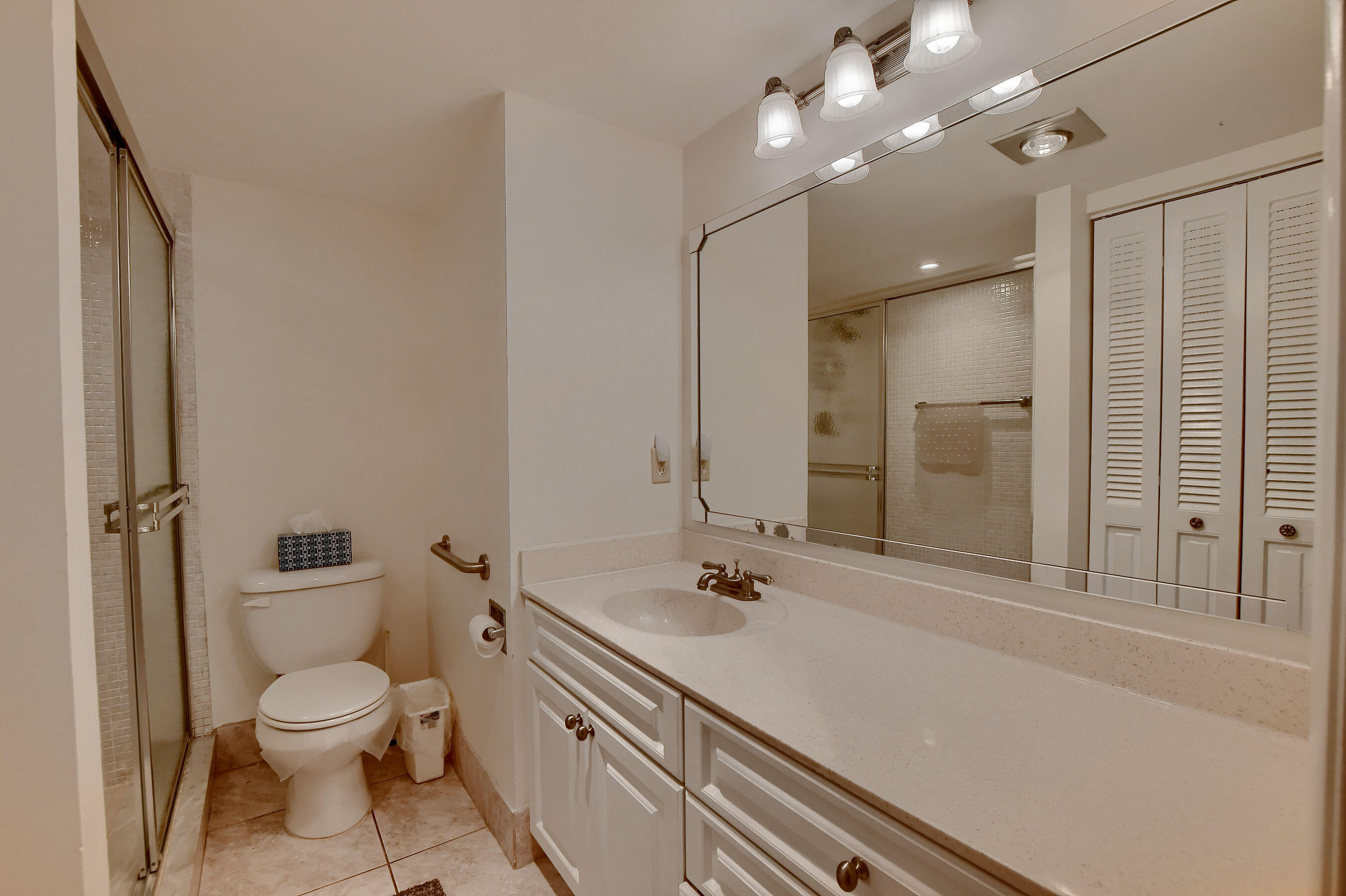 1029 Newcastle B Boca Raton, FL 33434 - Photo 13 of 23 Main Bathroom