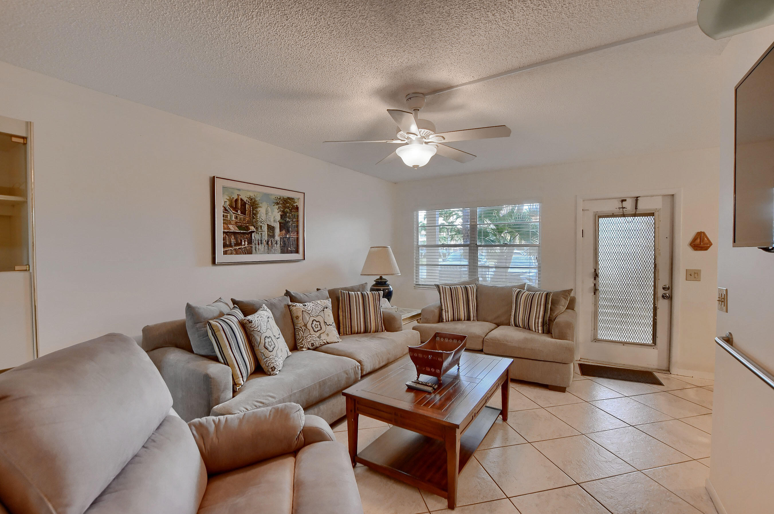 1029 Newcastle B Boca Raton, FL 33434 - Photo 4 of 23 Living Room