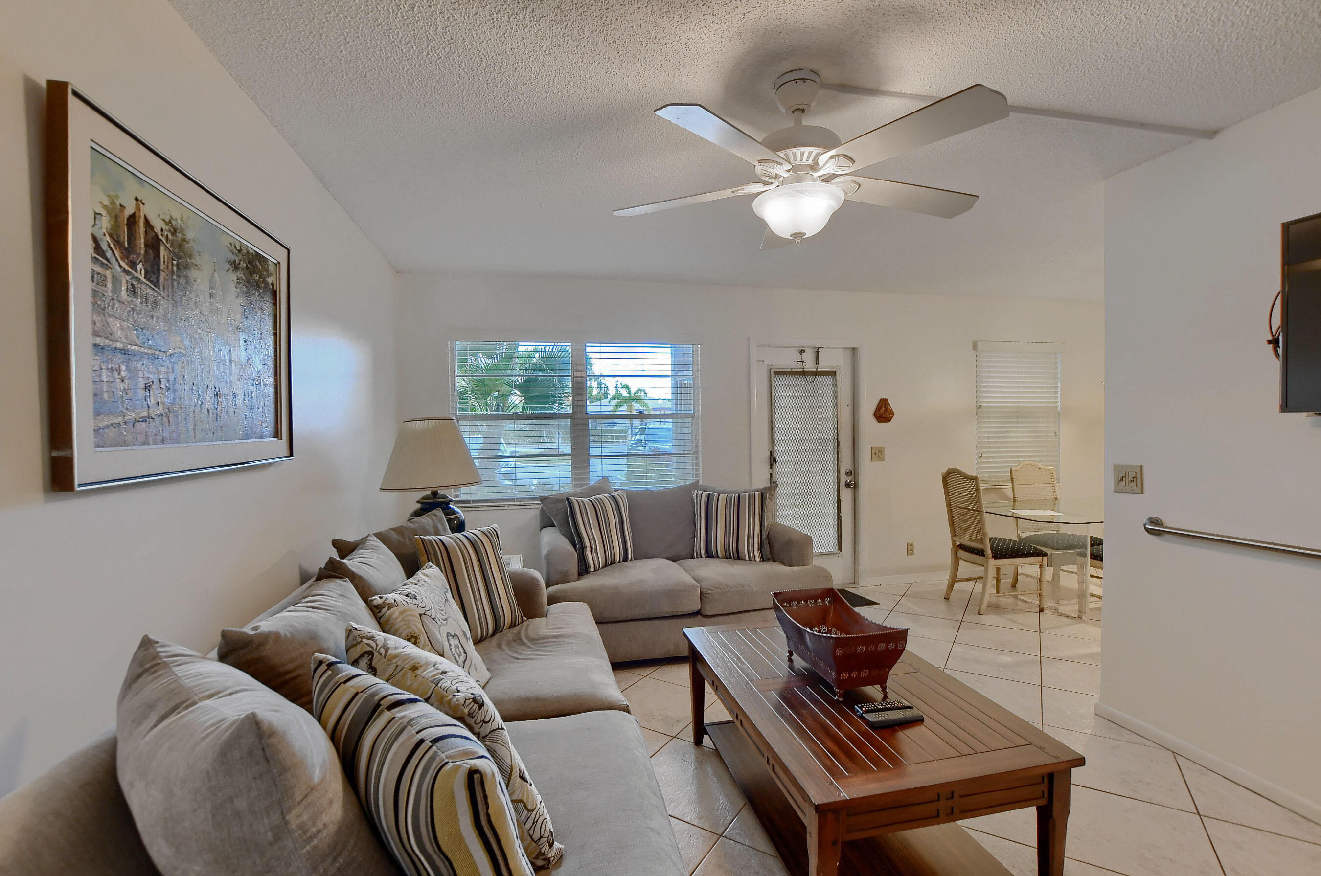 1029 Newcastle B Boca Raton, FL 33434 - Photo 5 of 23 Living Room