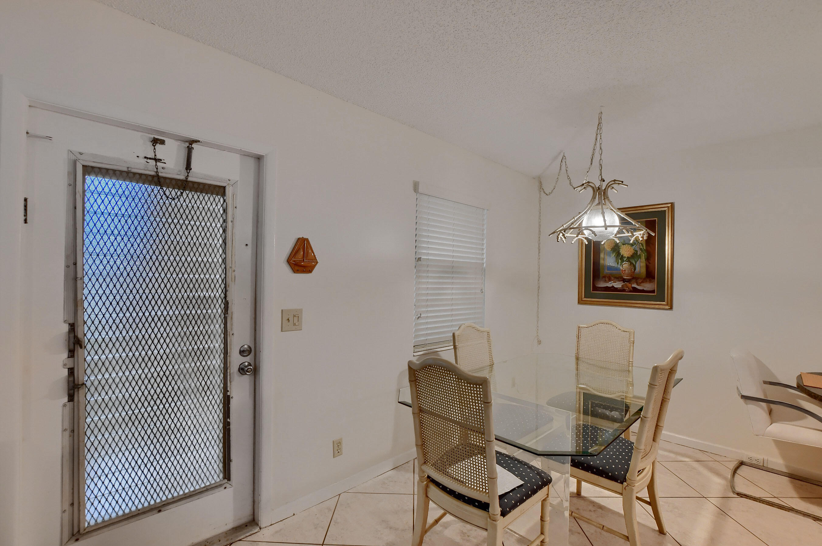 1029 Newcastle B Boca Raton, FL 33434 - Photo 6 of 23 Dining Area