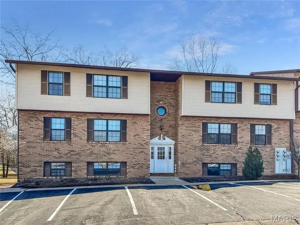 $95,000 | 21 Village W Court, Unit 102, Washington, MO 63090