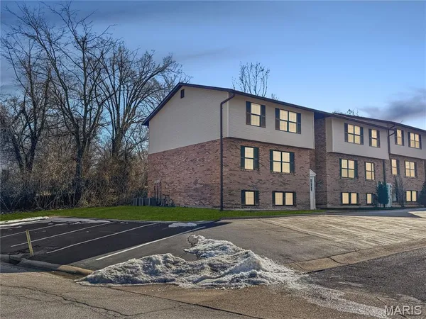 $95,000 | 21 Village W Court, Unit 102, Washington, MO 63090