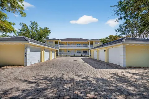 a black and white photo of a black and white wall