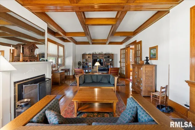 $230,000 | 216 West Poplar Street, Harrisburg, IL 62946