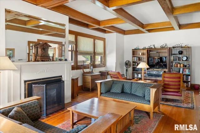 $230,000 | 216 West Poplar Street, Harrisburg, IL 62946