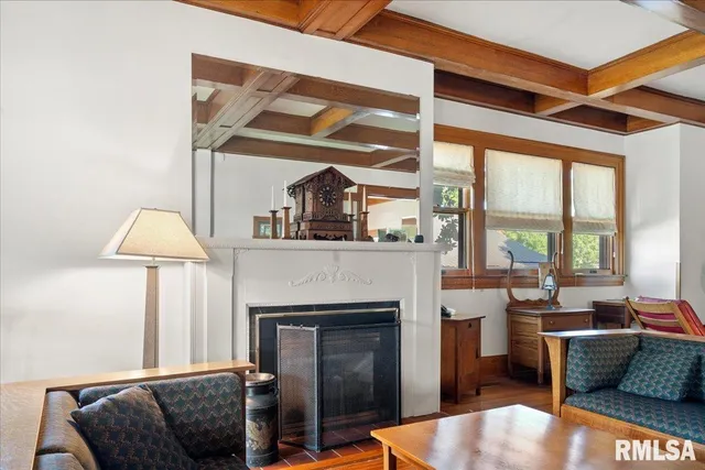 $230,000 | 216 West Poplar Street, Harrisburg, IL 62946