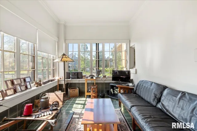 $230,000 | 216 West Poplar Street, Harrisburg, IL 62946