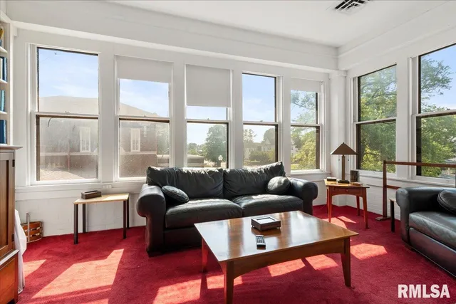 $230,000 | 216 West Poplar Street, Harrisburg, IL 62946