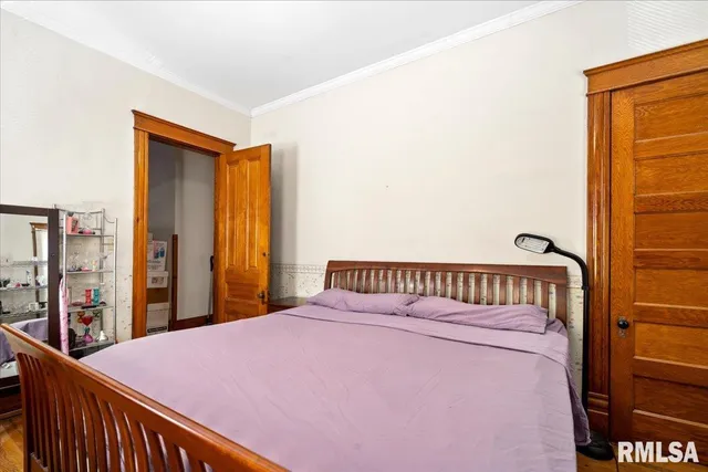 $230,000 | 216 West Poplar Street, Harrisburg, IL 62946