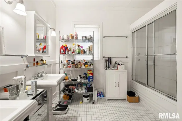 $230,000 | 216 West Poplar Street, Harrisburg, IL 62946