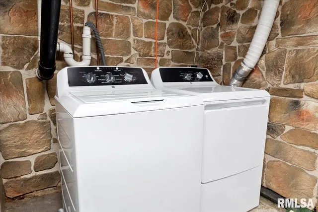 $230,000 | 216 West Poplar Street, Harrisburg, IL 62946