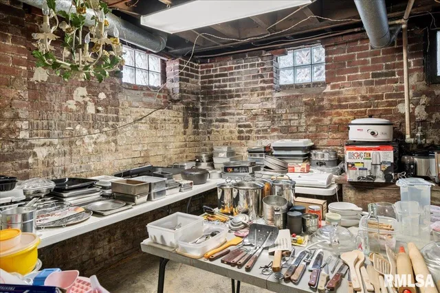 $230,000 | 216 West Poplar Street, Harrisburg, IL 62946