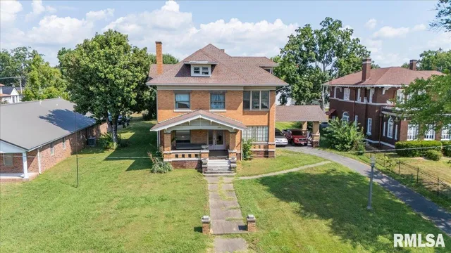 $230,000 | 216 West Poplar Street, Harrisburg, IL 62946