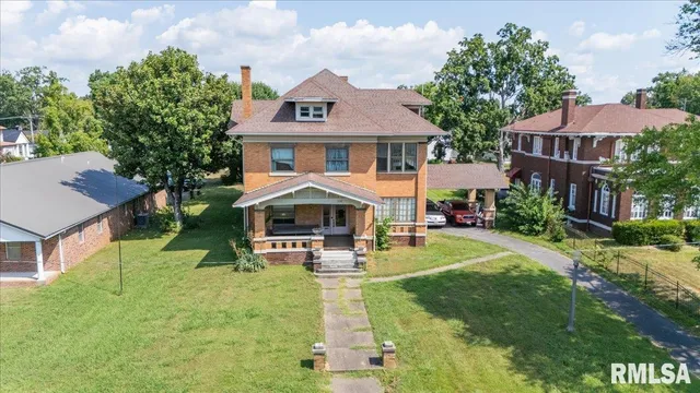 $230,000 | 216 West Poplar Street, Harrisburg, IL 62946