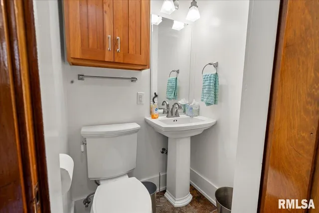 $230,000 | 216 West Poplar Street, Harrisburg, IL 62946