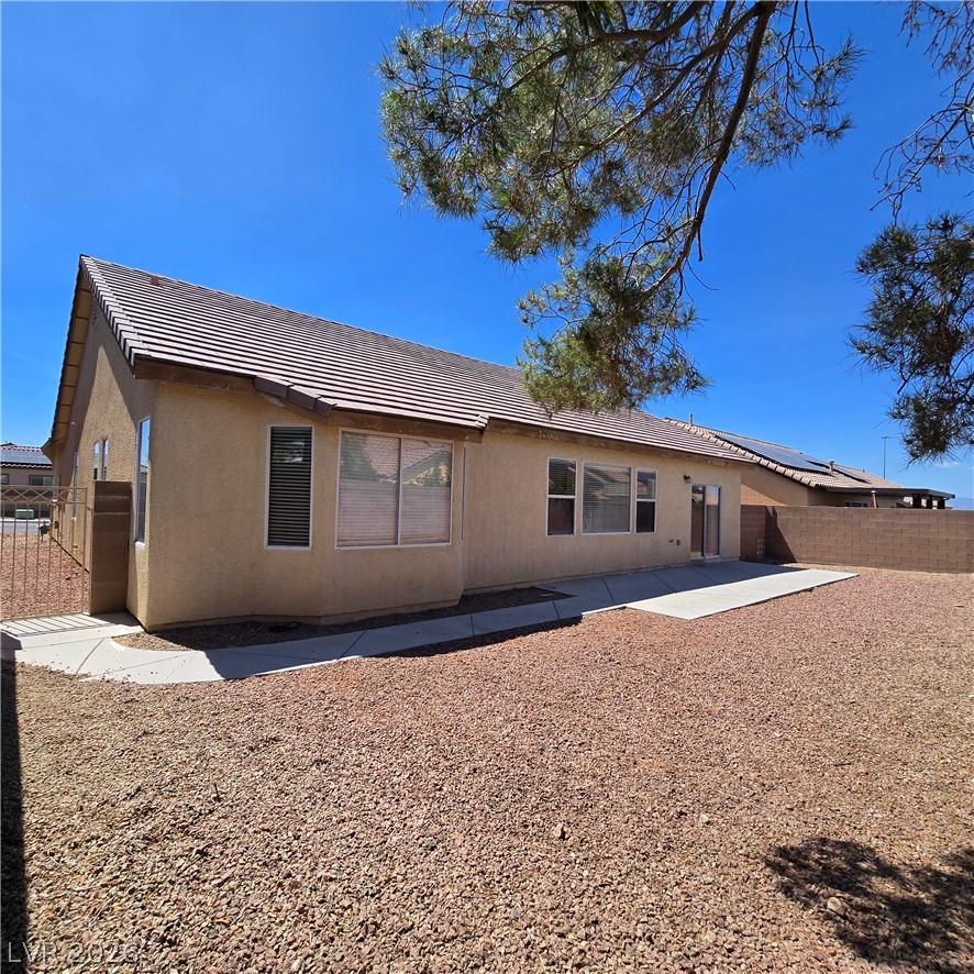 9234 Kingston Road Henderson, NV 89074 - Photo 34 of 38 A spacious backyard awaits, featuring a wide concrete patio perfect for outdoor enjoyment.