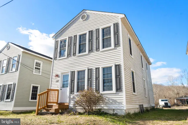 $2,500 | 137 Cambridge Street, Fredericksburg, VA 22405