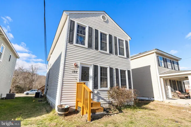 $2,500 | 137 Cambridge Street, Fredericksburg, VA 22405