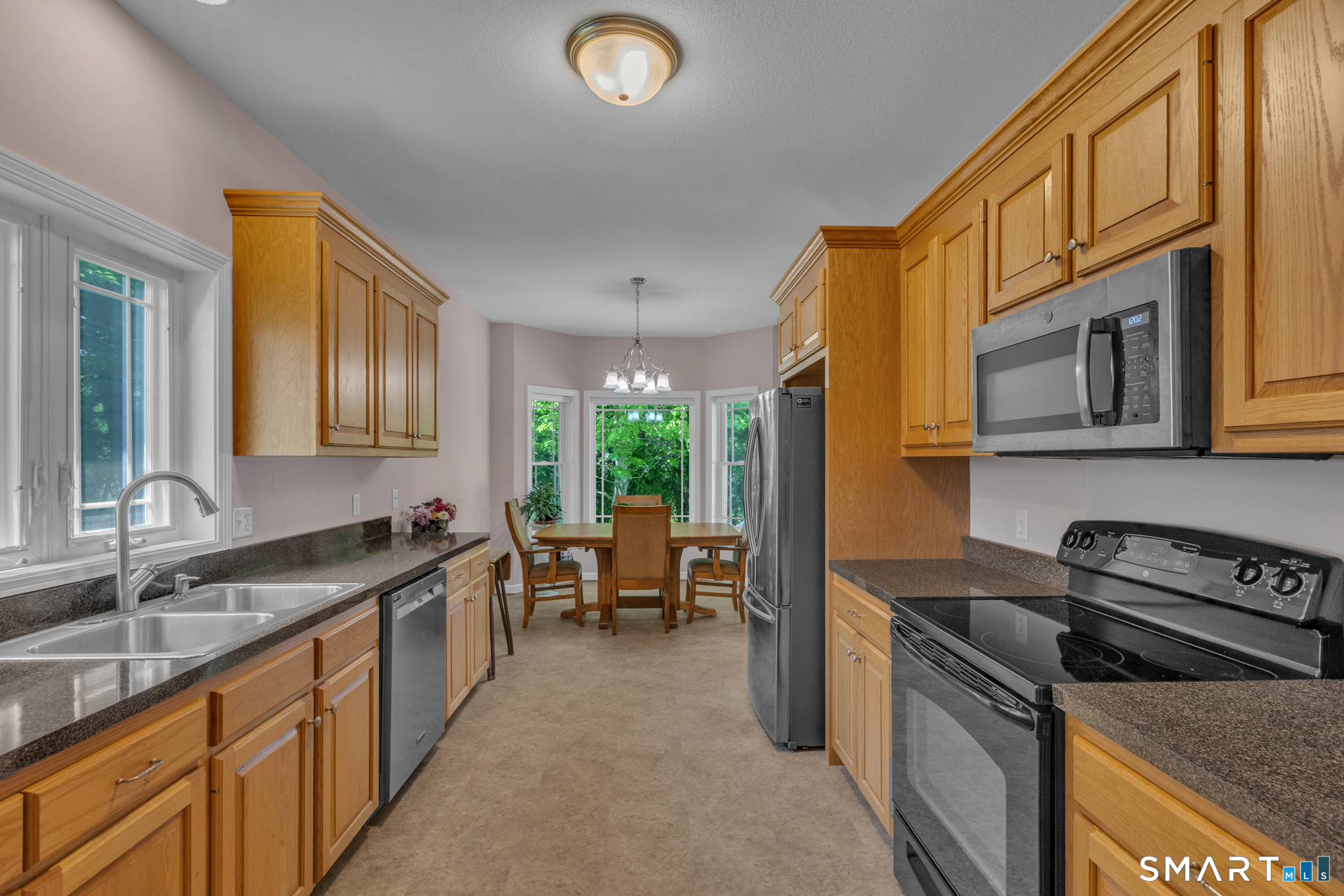 449 Tributary Lane Windsor, CT 06095 - Photo 12 of 38