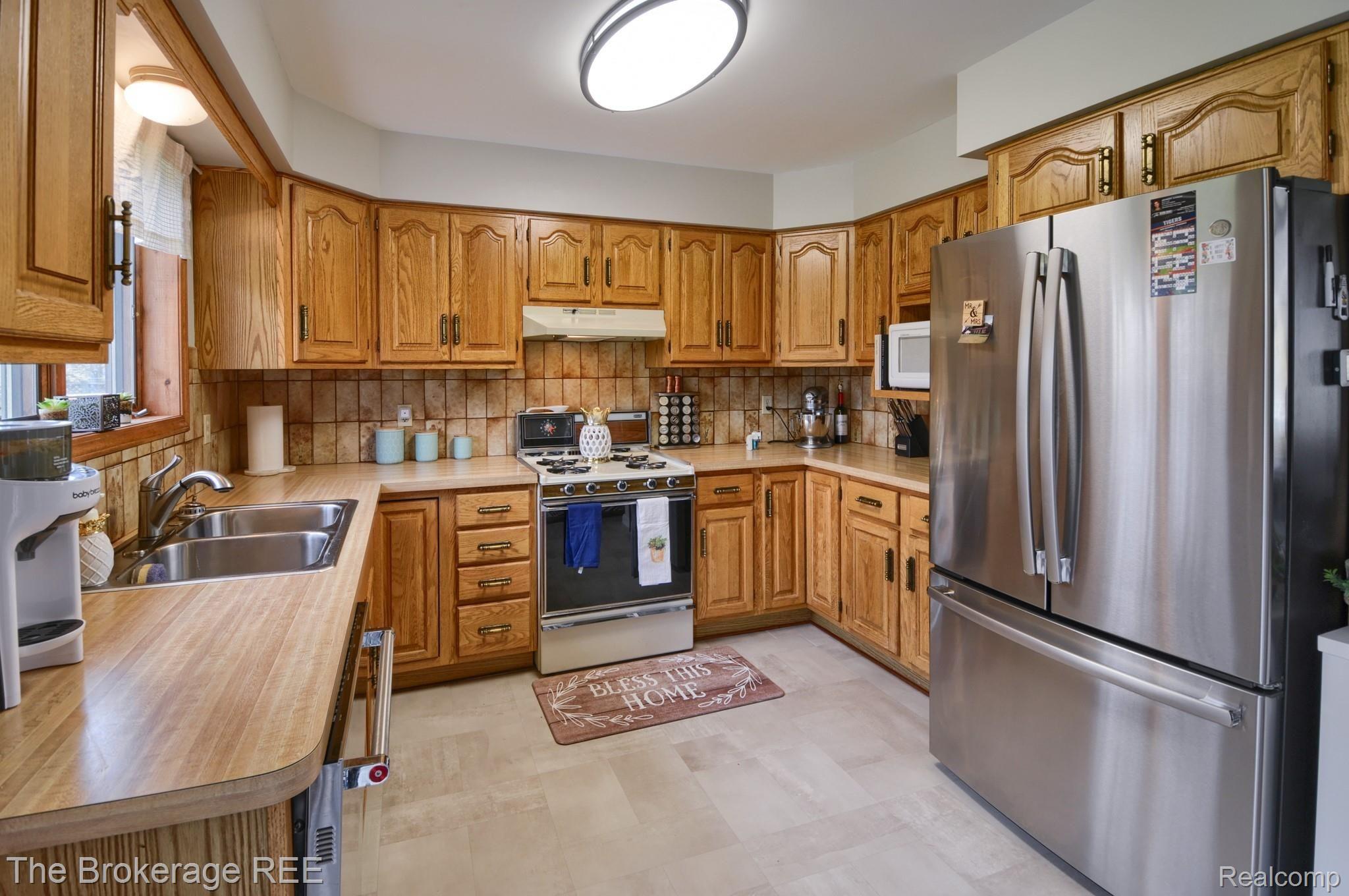 8019 Potter Road Flushing, MI 48433 - Photo 18 of 40 SD3_3512-HDR(5).jpg