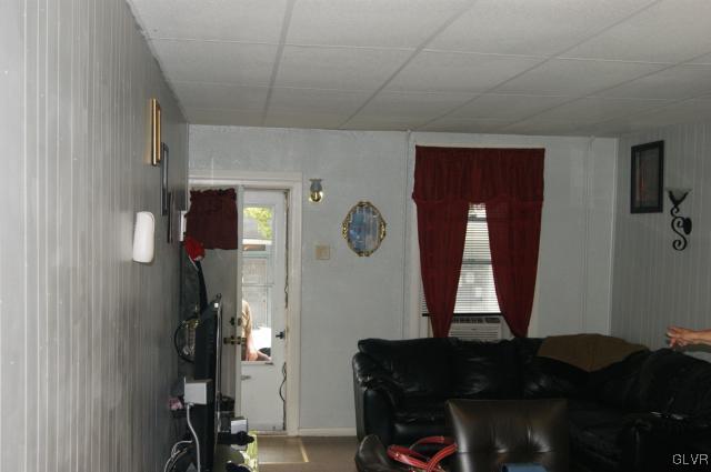 522 North Jordan Street Allentown, PA 18102 - Photo 2 of 11 a living room with closet