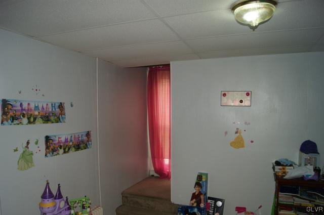 522 North Jordan Street Allentown, PA 18102 - Photo 7 of 11 a view of hall way with furniture