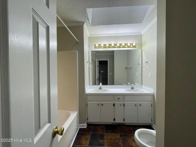 $950 | 3826 Sterling Pointe Drive, Unit N 9, Winterville, NC 28590