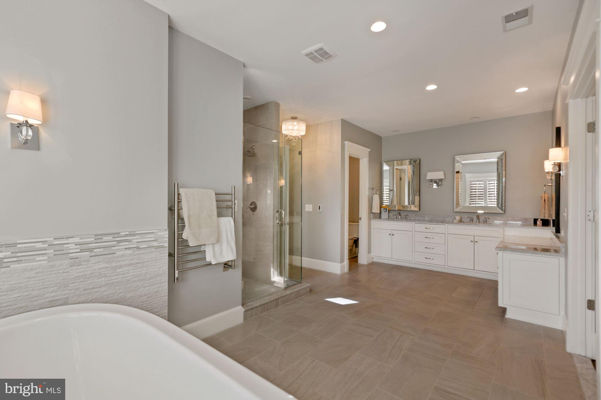 6721 Danforth Street McLean, VA 22101 - Photo 25 of 48 Primary Bath