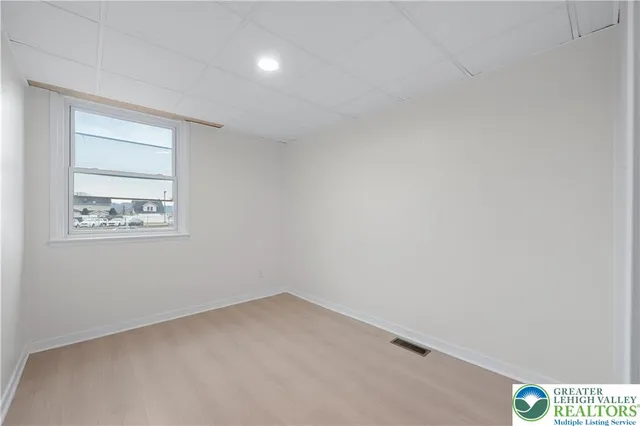 $1,725 | 2336 2nd Street, Wilson, PA 18042