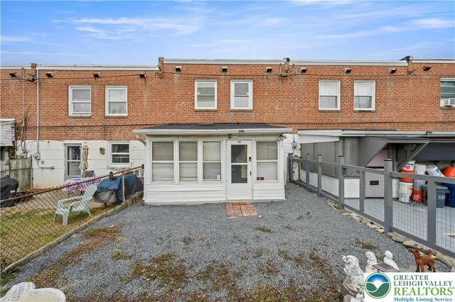 $1,725 | 2336 2nd Street, Wilson, PA 18042