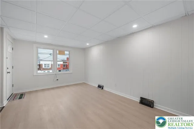 $1,725 | 2336 2nd Street, Wilson, PA 18042