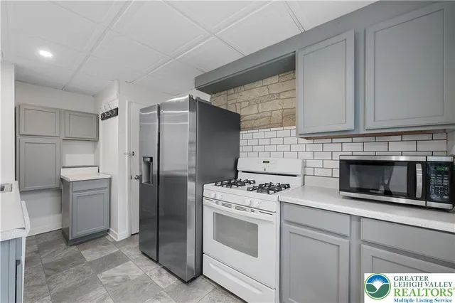 $1,725 | 2336 2nd Street, Wilson, PA 18042