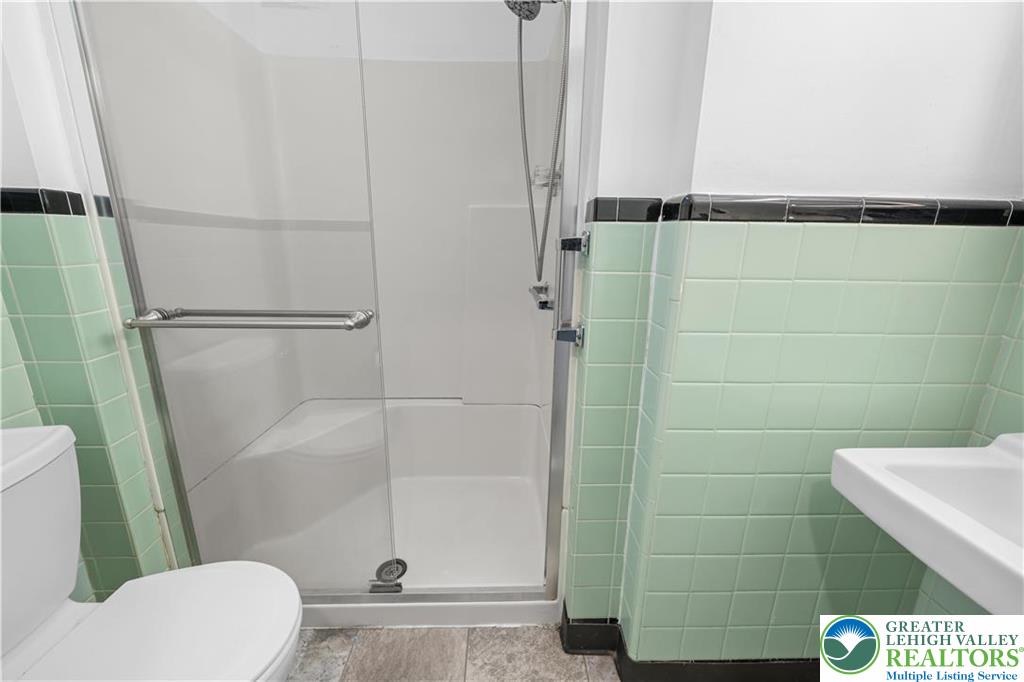 2336 2nd Street Wilson, PA 18042 - Photo 9 of 23