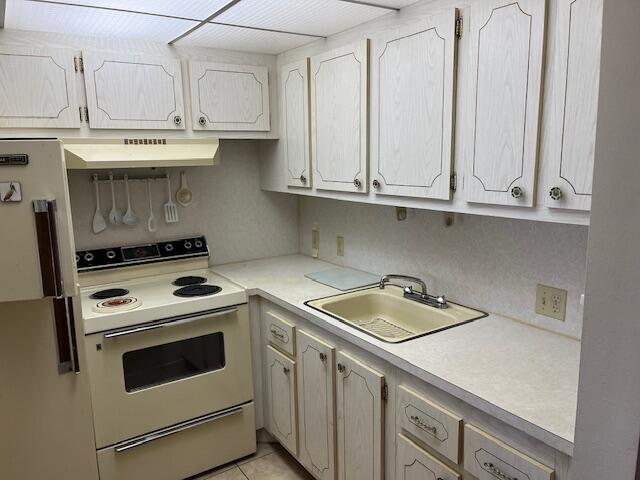 174 Suffolk F, Unit 174 Boca Raton, FL 33434 - Photo 5 of 12 Kitchen