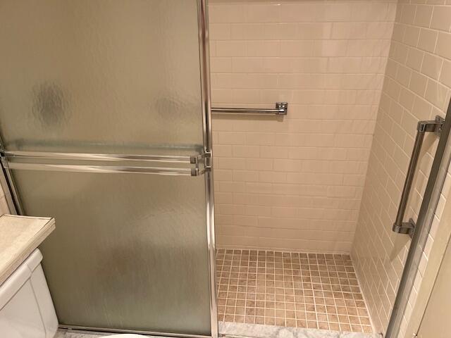 174 Suffolk F, Unit 174 Boca Raton, FL 33434 - Photo 8 of 12 Stall Shower