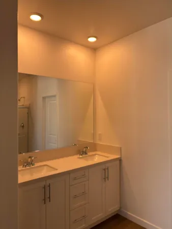 $4,450 | Undisclosed Address, Valencia, CA 91381