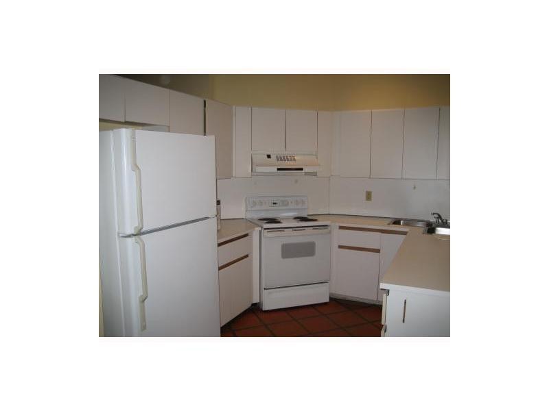 834 Banks Road, Unit 834 Pompano Beach, FL 33063 - Photo 2 of 8 Kitchen