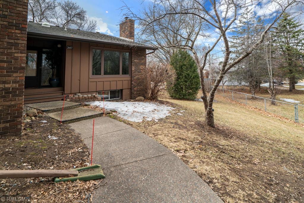 2607 Sumac Ridge White Bear Lake, MN 55110 - Photo 3 of 43 Gallery Image 3