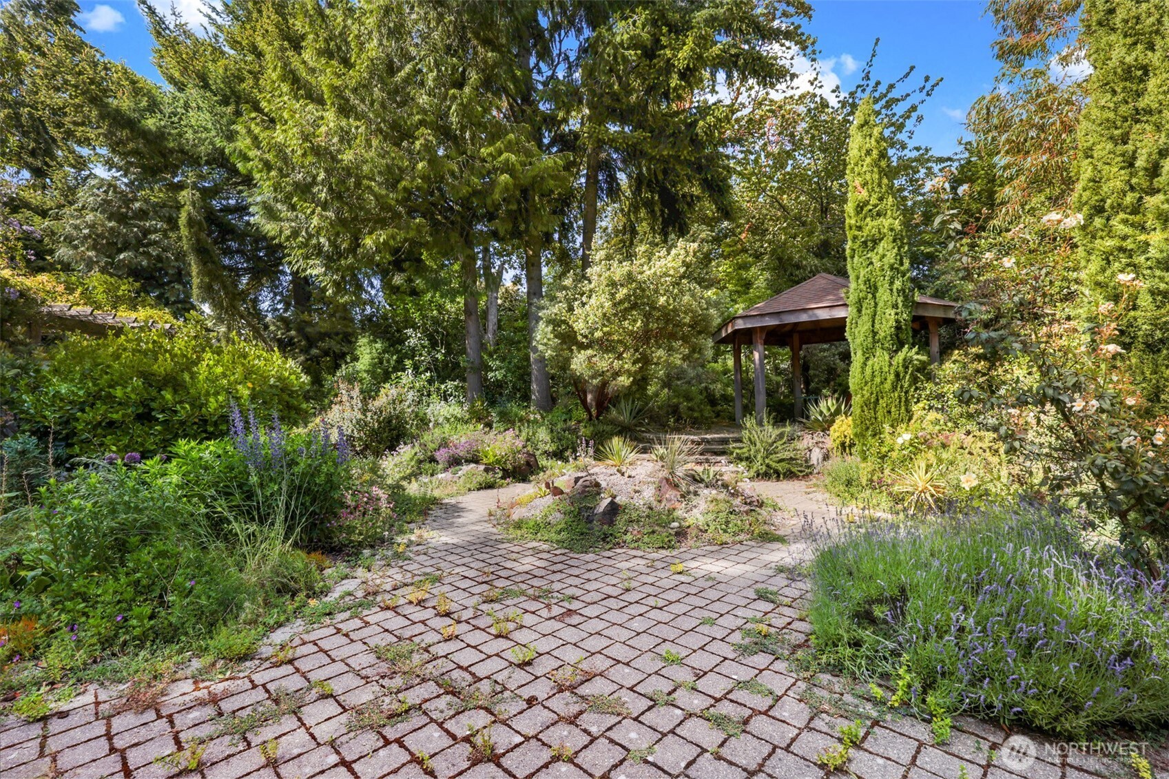 4010 Southwest 106th Street Seattle, WA 98146 - Photo 5 of 11