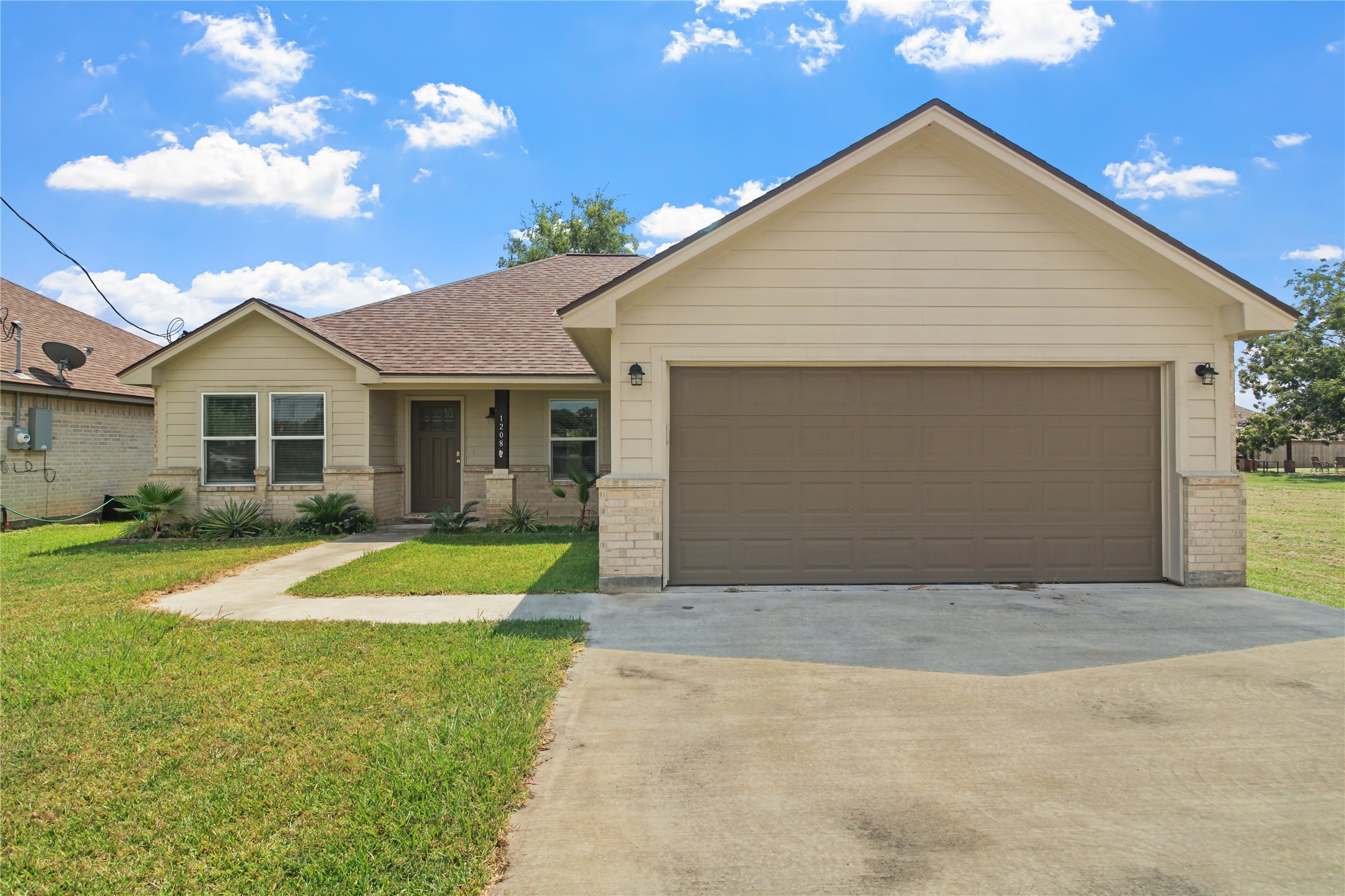 1208 East Henderson Road Angleton, TX 77515 - Photo 28 of 29 a view of backyard of house