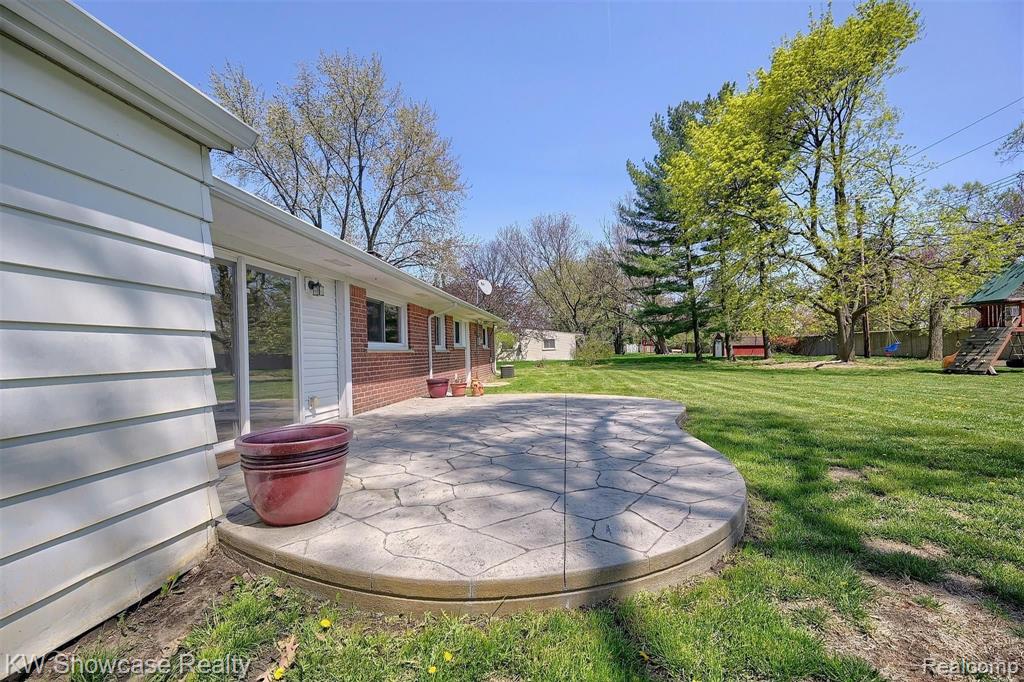37711 Carson Street Farmington, MI 48331 - Photo 22 of 25