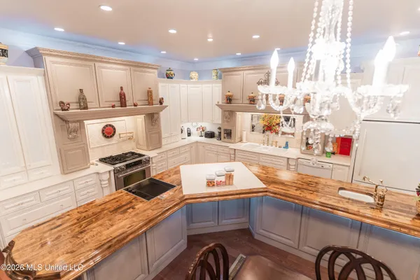 $699,900 | 1203 Pine Lake Drive, Corinth, MS 38834