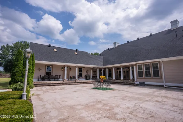 $699,900 | 1203 Pine Lake Drive, Corinth, MS 38834