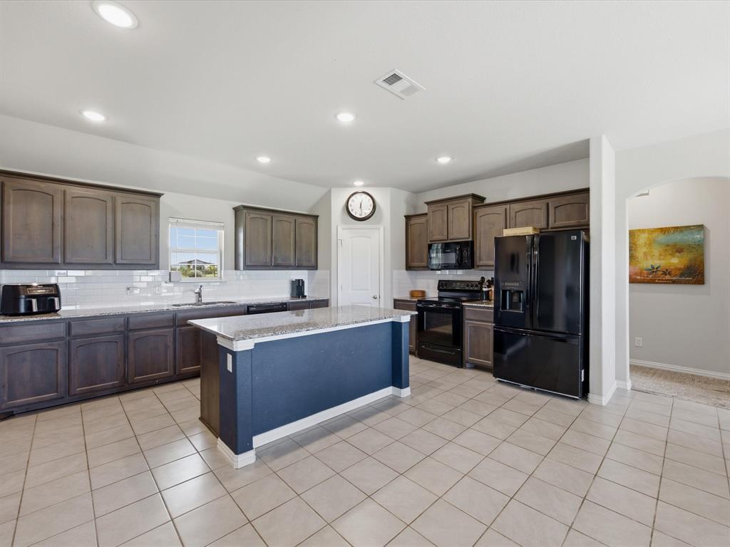 222 Hillcrest Lane Decatur, TX 76234 - Photo 5 of 29