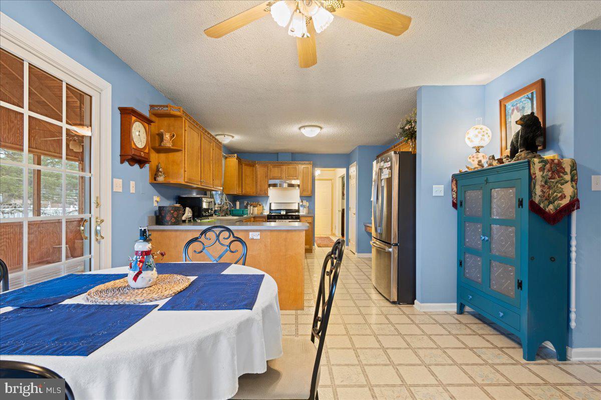 462 Camelot Boulevard Falling Waters, WV 25419 - Photo 11 of 71