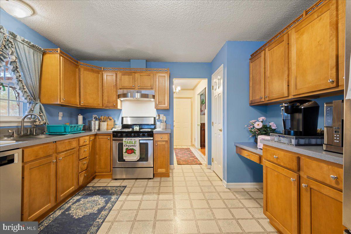 462 Camelot Boulevard Falling Waters, WV 25419 - Photo 14 of 71
