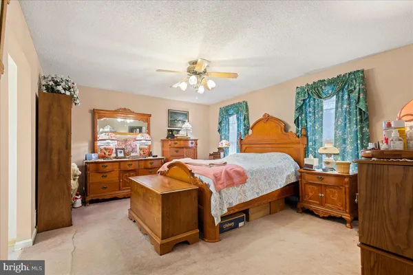 $560,000 | 462 Camelot Boulevard, Falling Waters, WV 25419