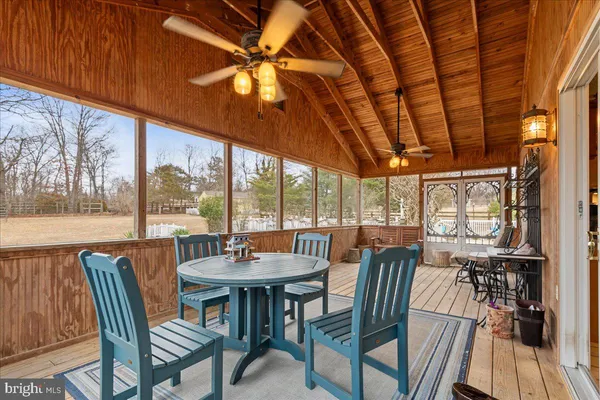 $560,000 | 462 Camelot Boulevard, Falling Waters, WV 25419