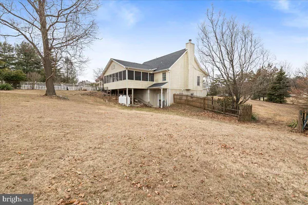 $560,000 | 462 Camelot Boulevard, Falling Waters, WV 25419