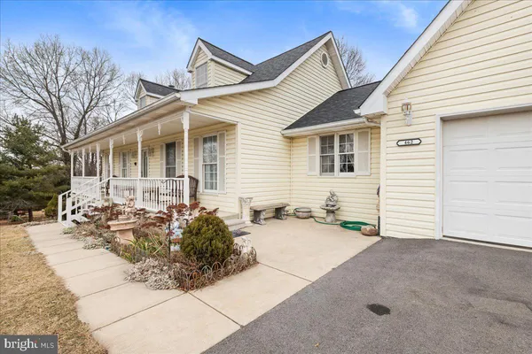 $560,000 | 462 Camelot Boulevard, Falling Waters, WV 25419